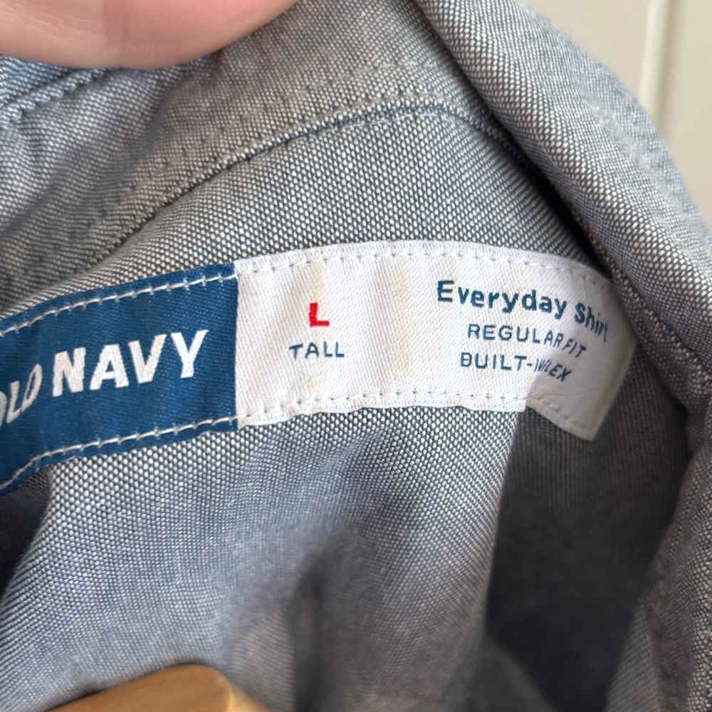 Old Navy Light Gray Casual Button-Down Shirt $5 sale - Picture 2 of 4
